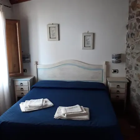 Romeo E Giulietta Oda ve Kahvaltı Scilla